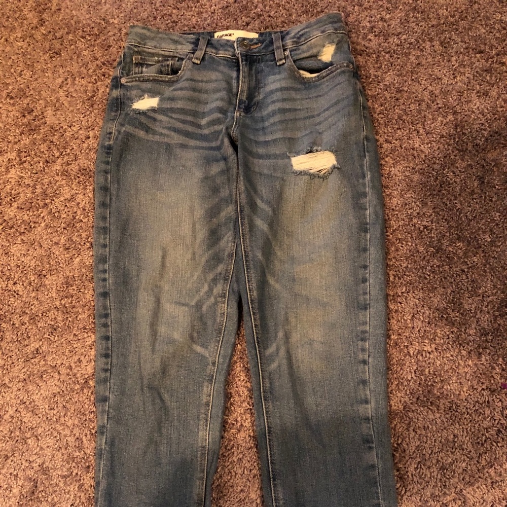Garage mom-jean/boyfriend-cut jeans